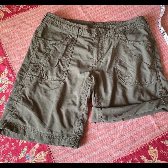 The North Face Green Shorts Size 6 - Picture 2 of 5
